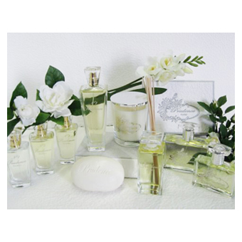 No 4 Prudence Paris - цветочный аромат, создан для женщин. Основные ноты парфюма: ландыш, гвоздика, жасмин, слива, фиалка, ваниль.
