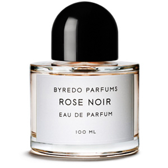 Rose Noir от Byredo Parfums является цветочно- древесным ароматом, который идеально подходит как для женщин так и для мужчин. Сочетает в себе ноты розы, мускуса, фрезии и грейпфрута.
